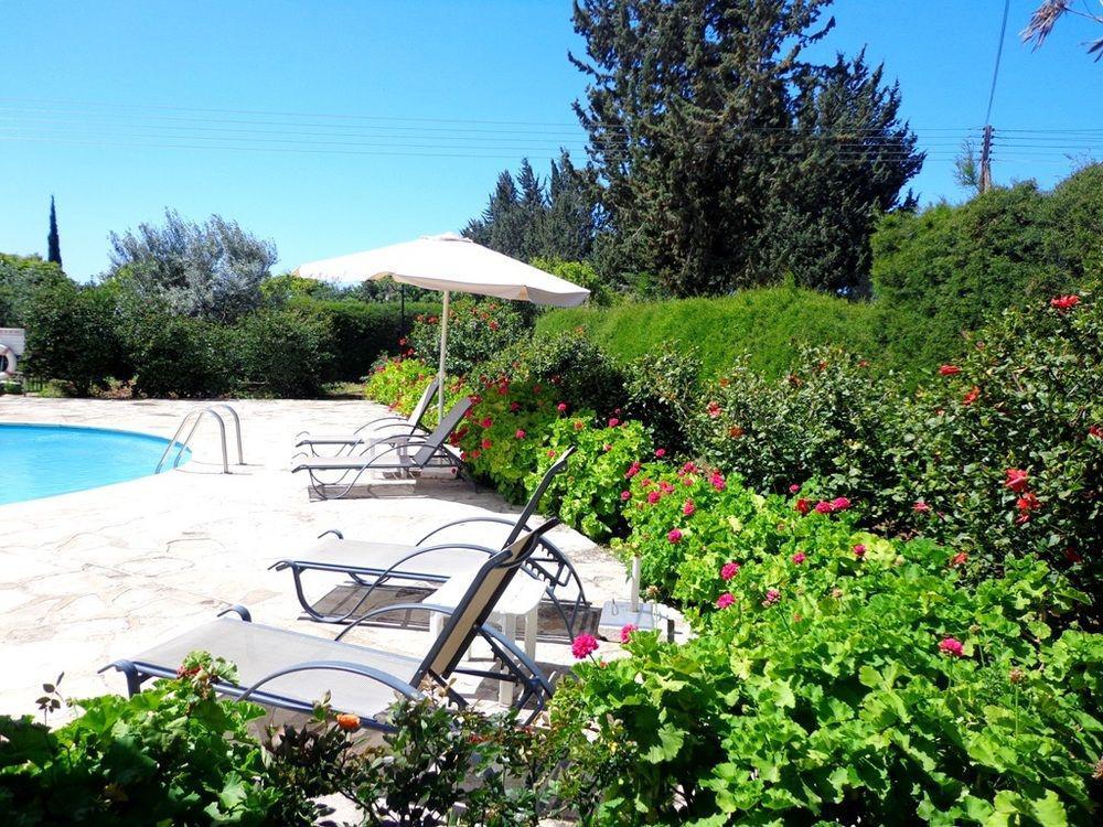 Villa Natasha Coral Bay Exterior photo